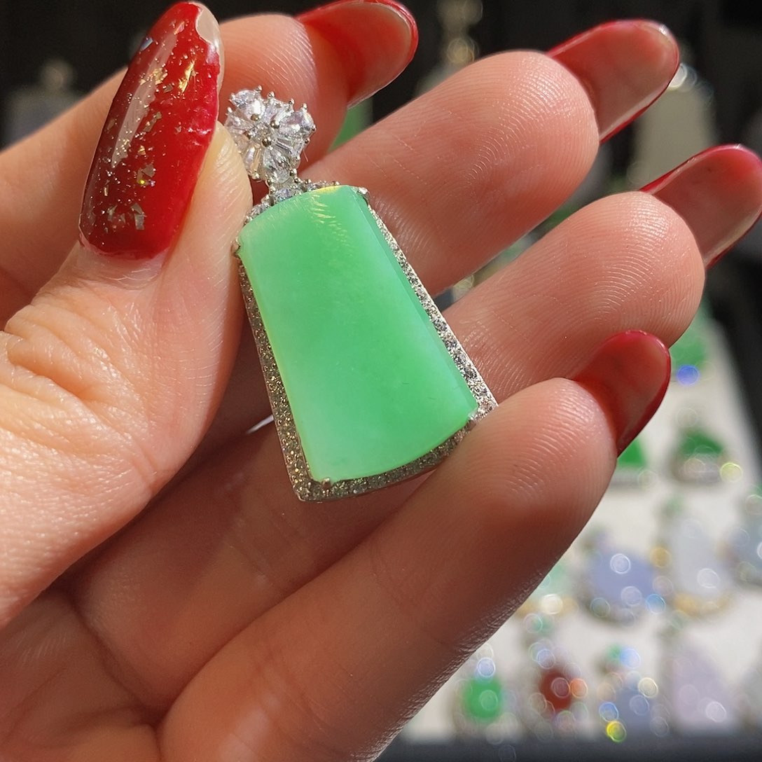 翡翠颈饰银S925镶嵌天然翡翠