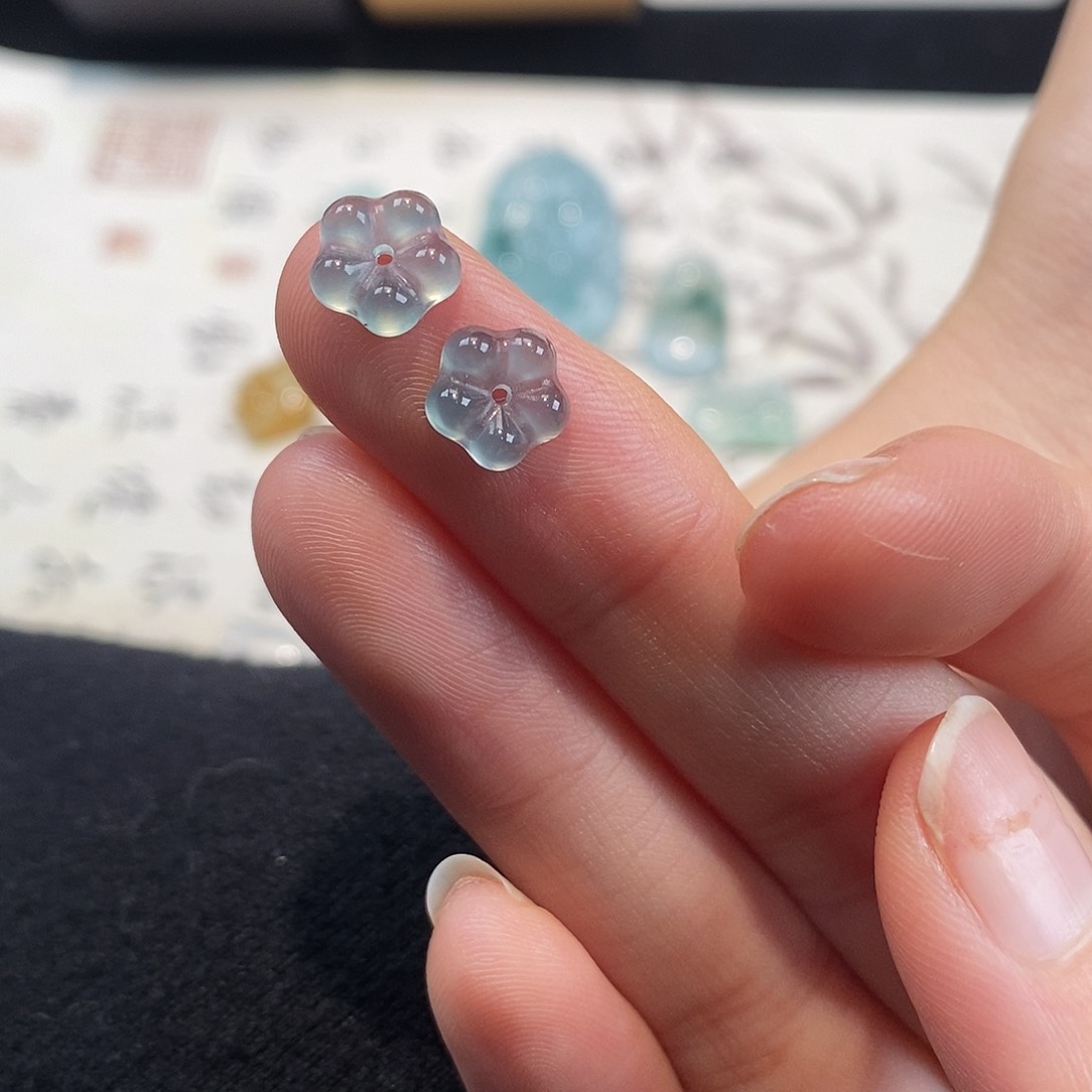 翡翠颈饰未镶嵌陈***糖天然翡翠