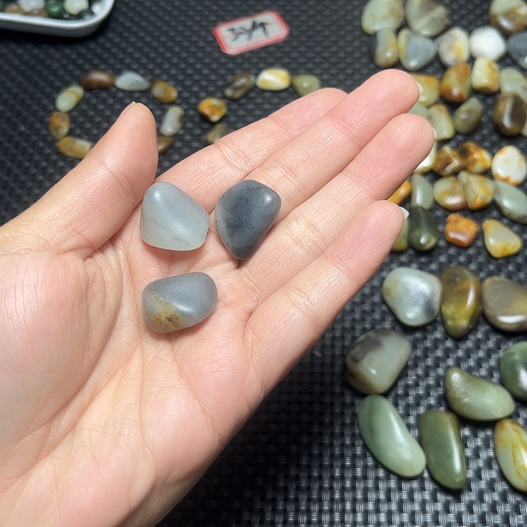 子***铭和田玉（糖玉）未镶嵌颈饰