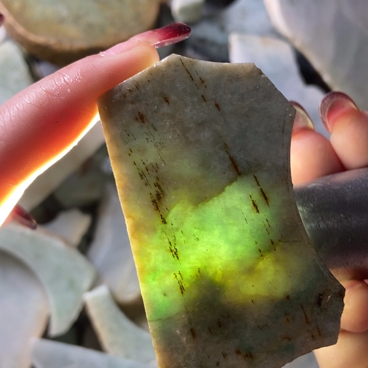 翡翠颈饰未镶嵌天然翡翠