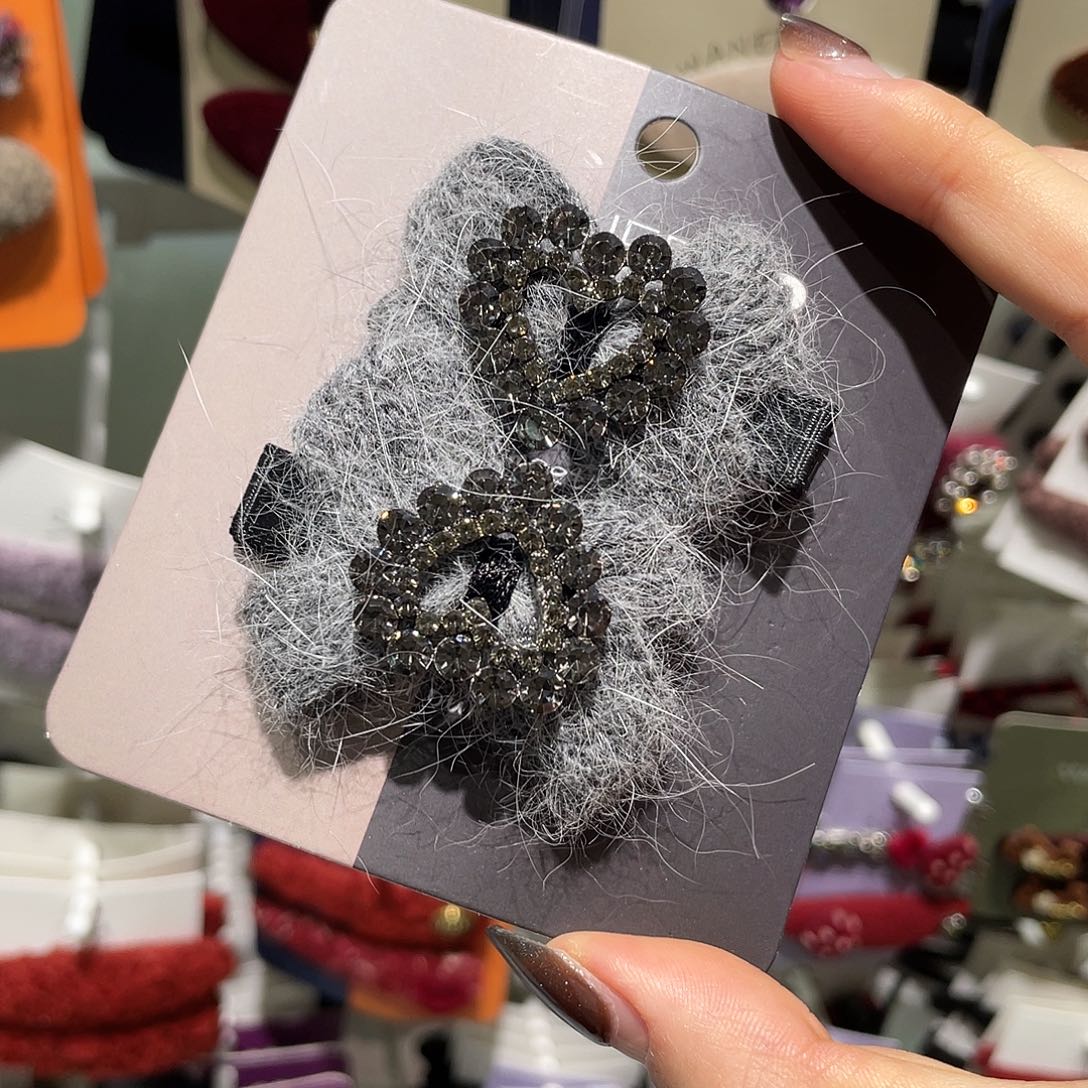 非金属灰色爱心鸭架