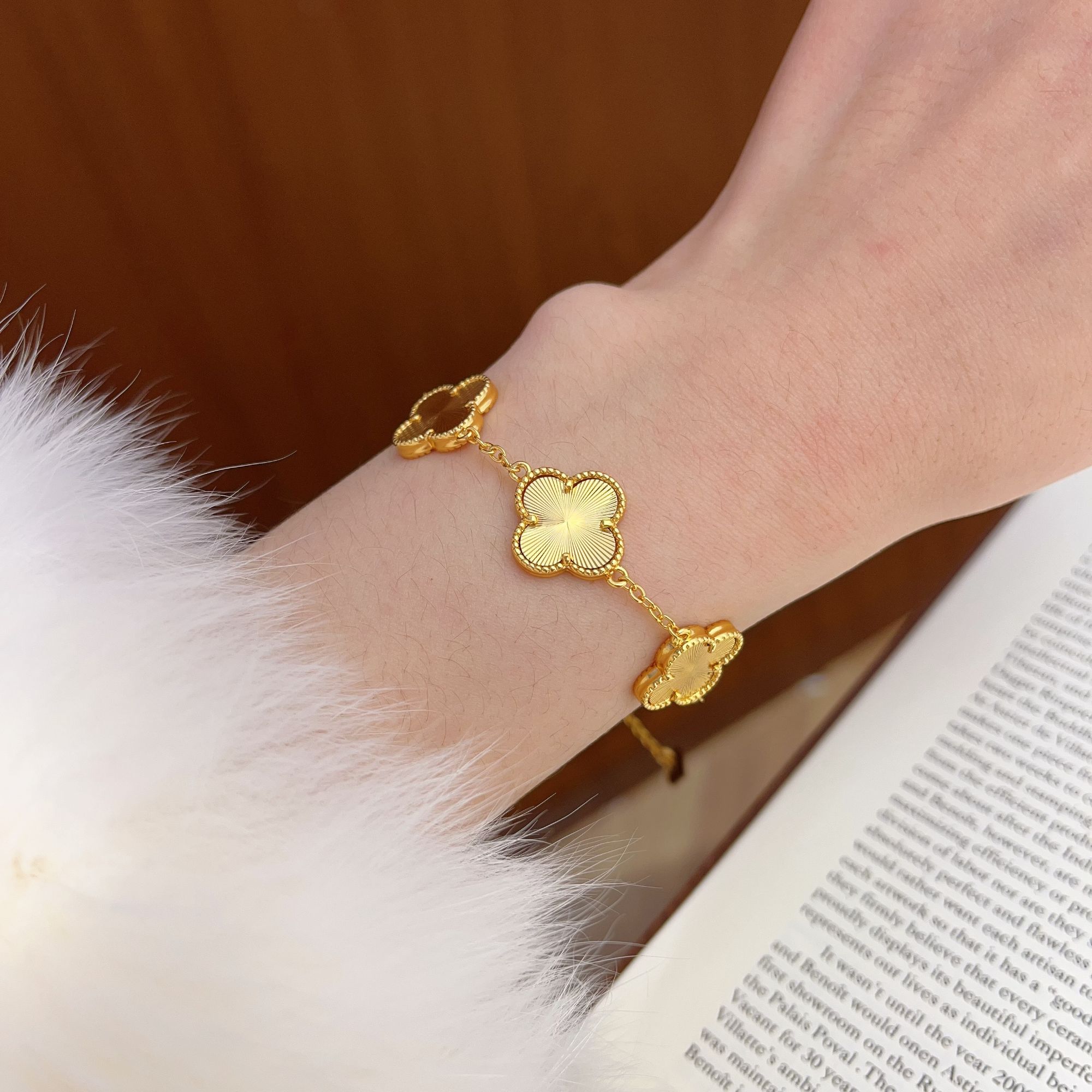 铜合金手链 镭射金色五花四叶草手链精致百搭