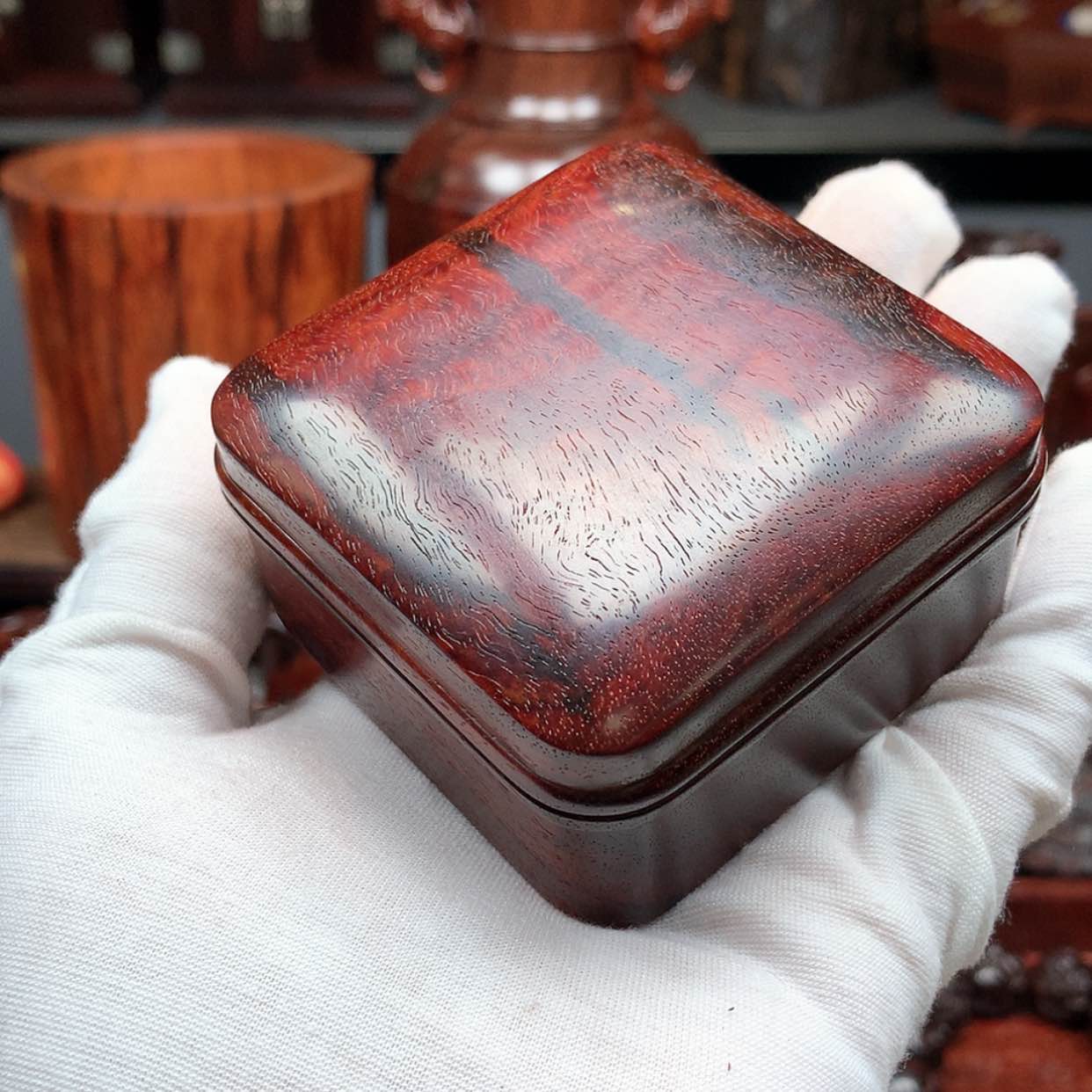 【闪购商品】紫檀木类成套家具泥*