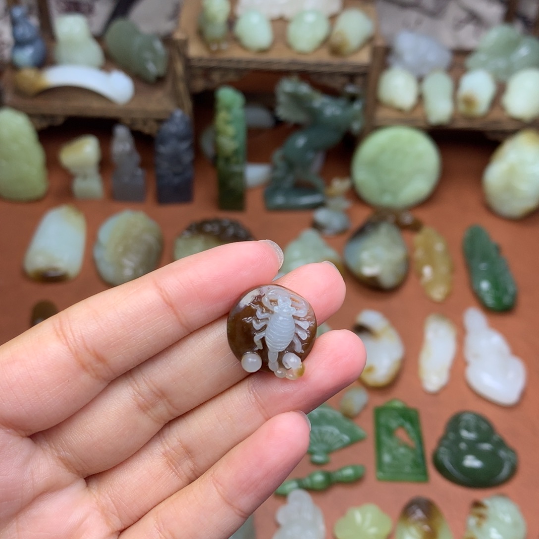 它***石和田玉未镶嵌挂件