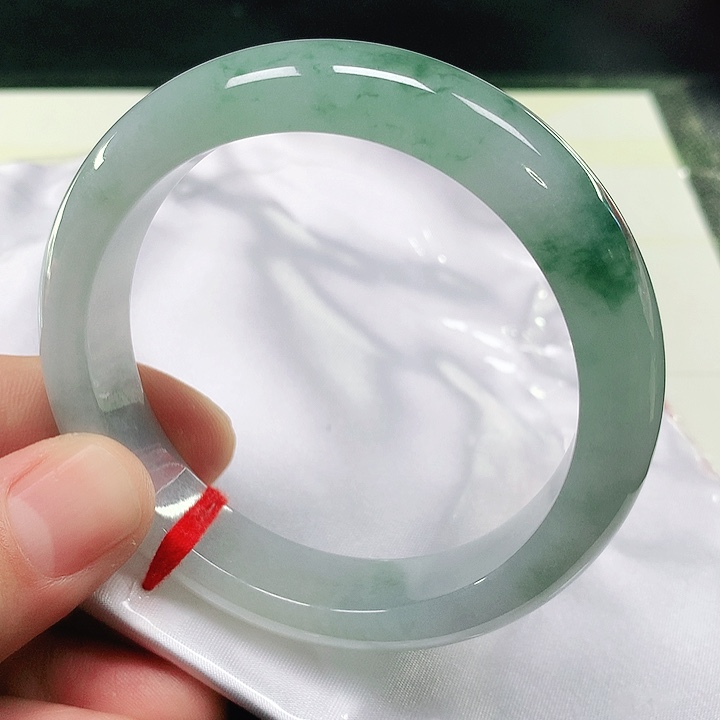 翡翠手镯未镶嵌翡翠手镯未镶嵌