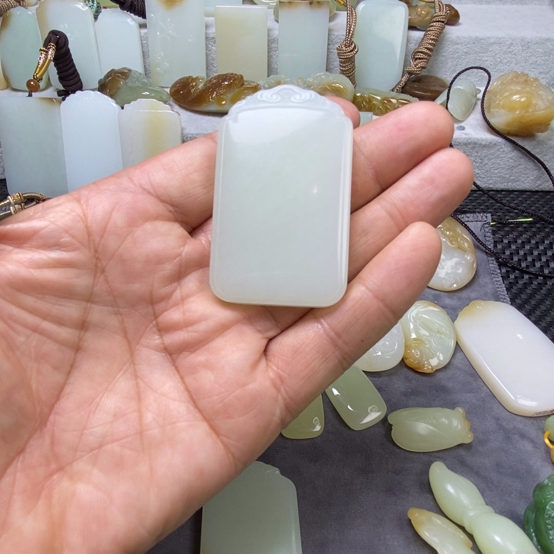 小***友和田玉未镶嵌吊坠(不含链)