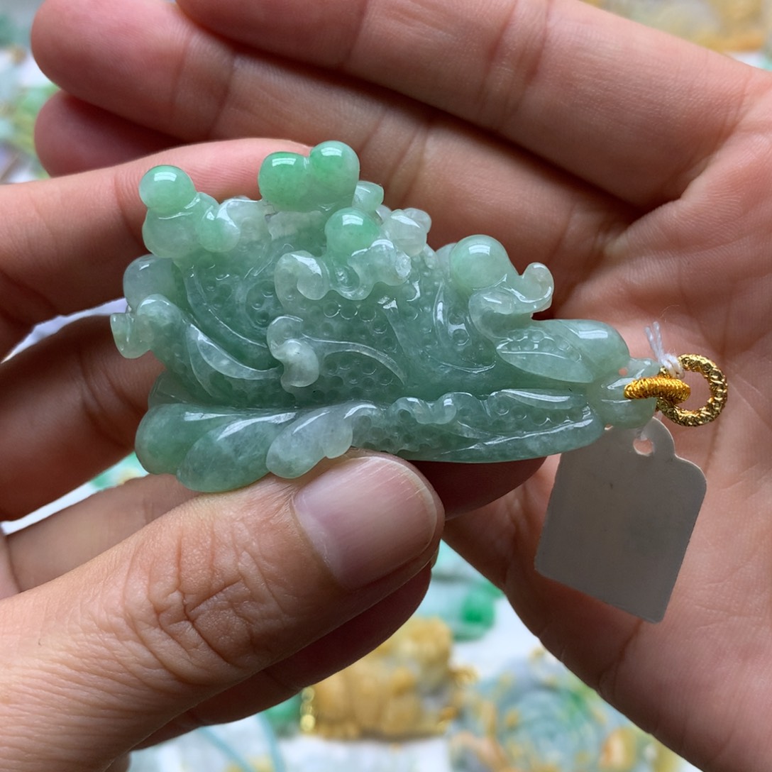 翡翠未镶嵌颈饰翡翠