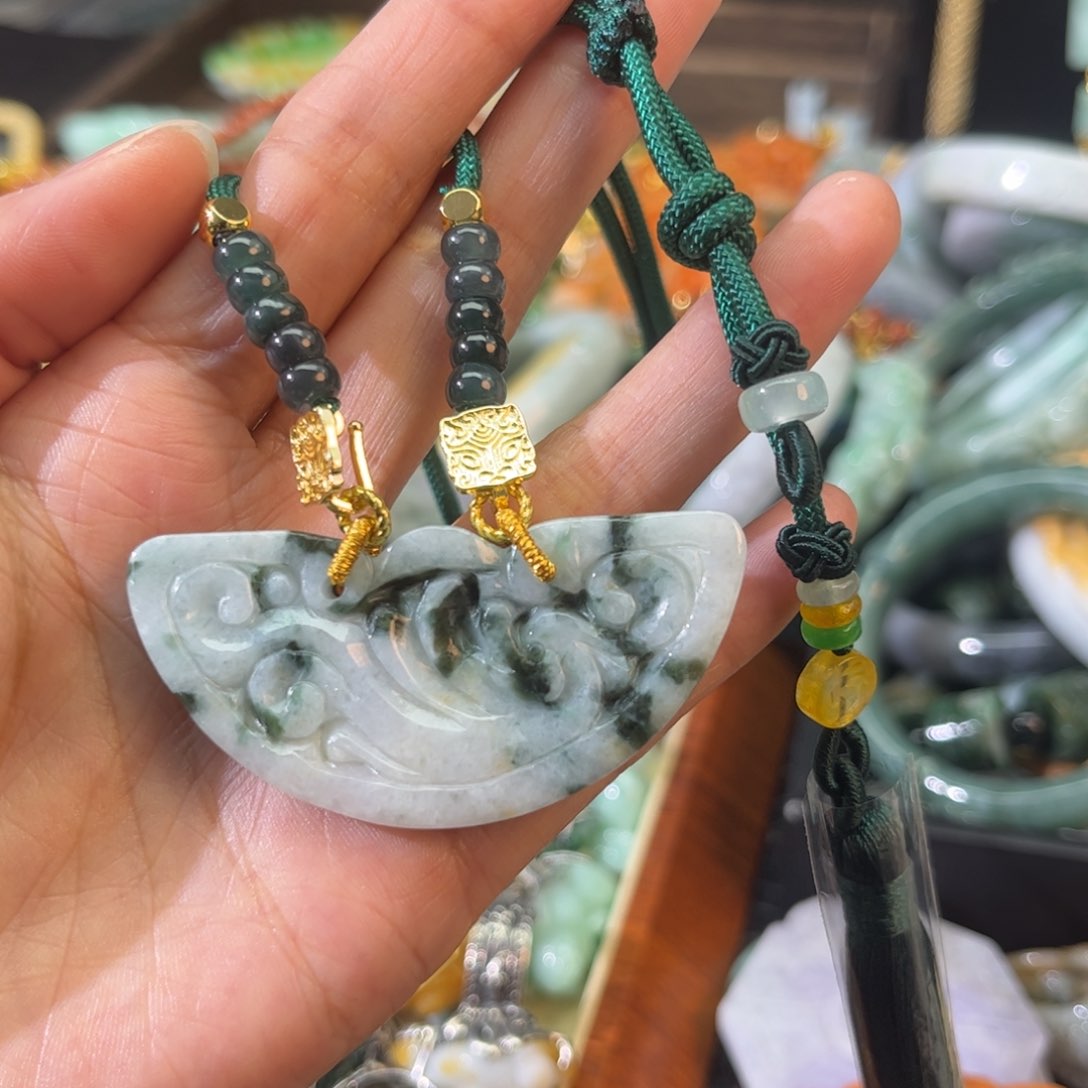 翡翠颈饰未镶嵌待编款