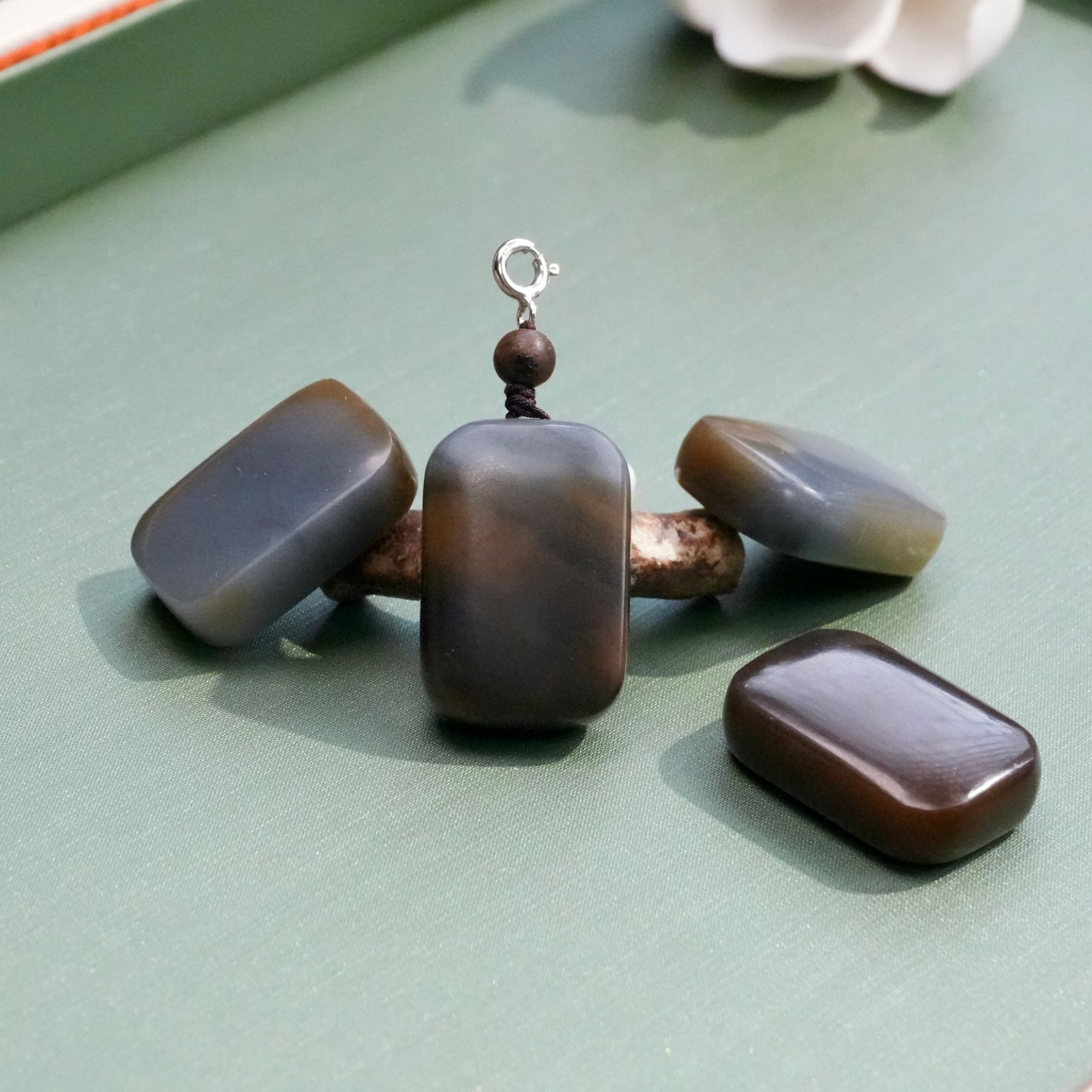 C1492 和田玉银S925镶嵌 新疆楼兰无事牌吊坠多样性发一30x20