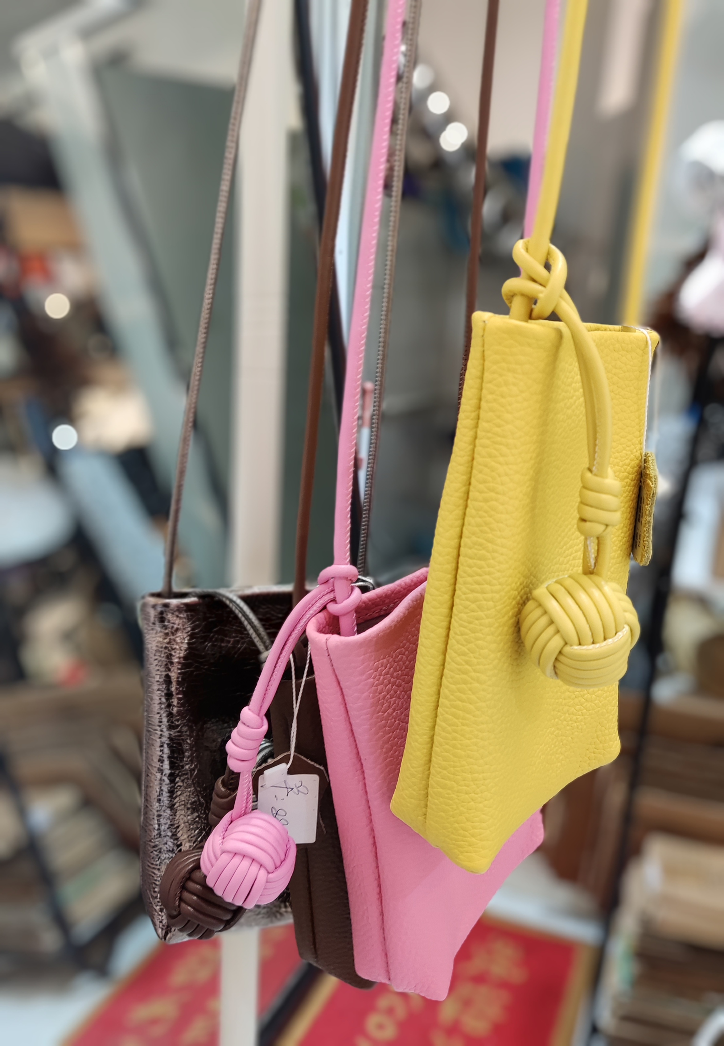 时尚斜挎福利款真皮女包 潮流单品