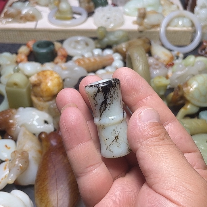 颈饰未镶嵌和田玉（糖玉）