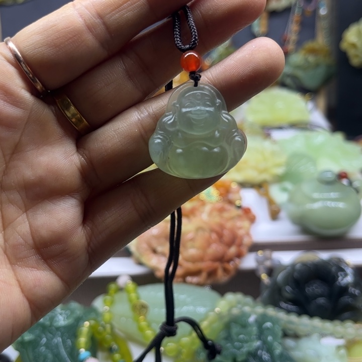 蛇纹石玉未镶嵌颈饰