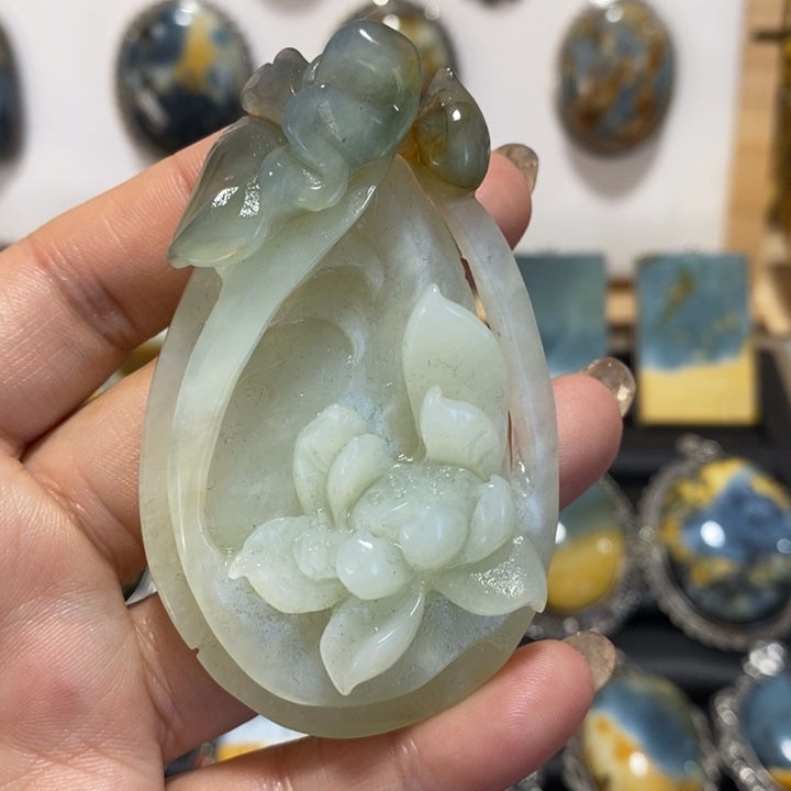 蛇纹石玉未镶嵌颈饰