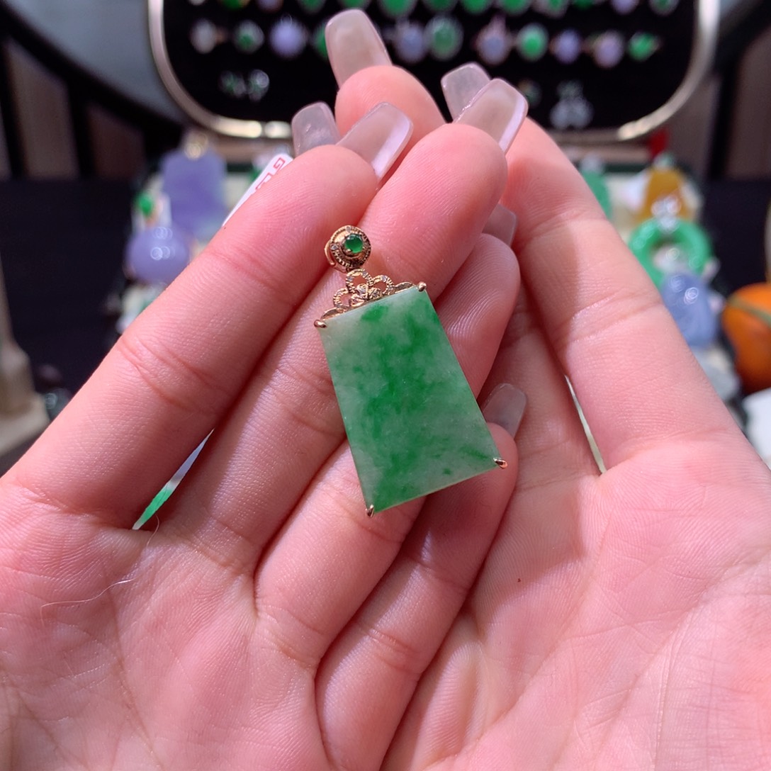 翡翠颈饰18K金镶嵌翡翠