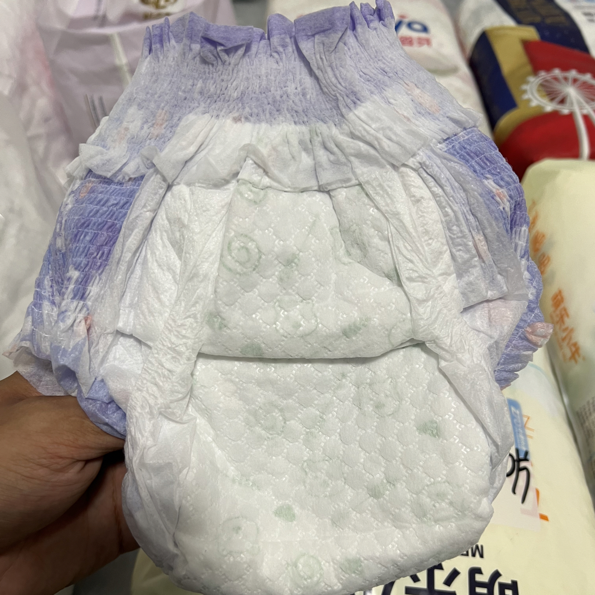 小紫裤花裤专用全彩拉拉裤婴儿纸尿裤柔软透气高吸收量尿不湿