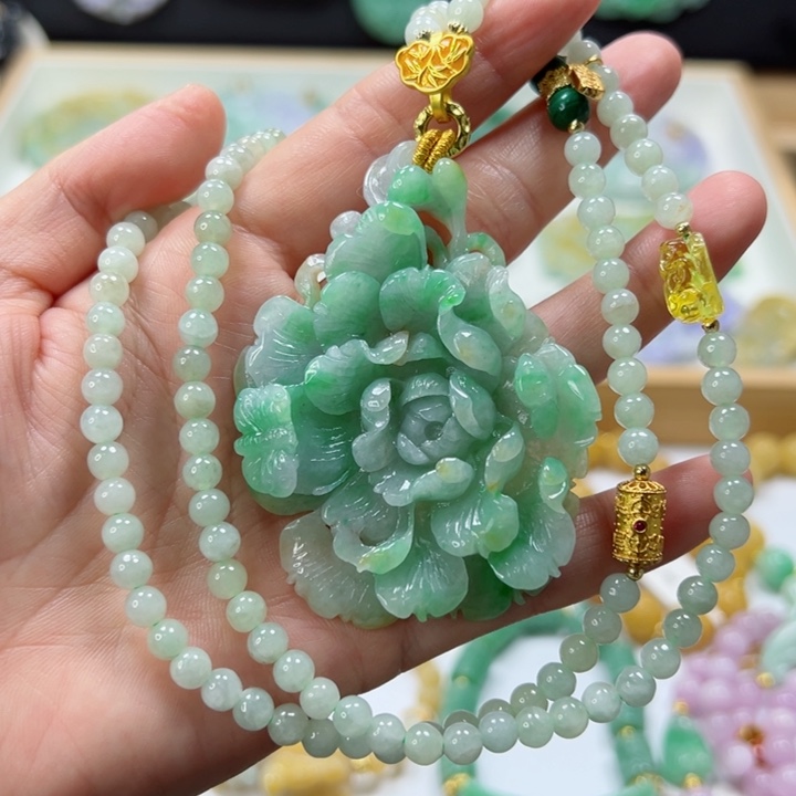 颈饰未镶嵌翡翠吊坠
