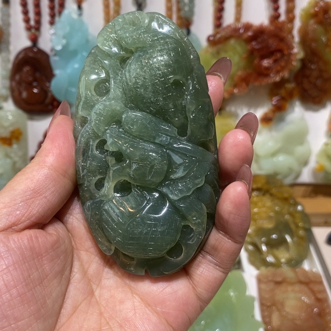 蛇纹石玉未镶嵌颈饰