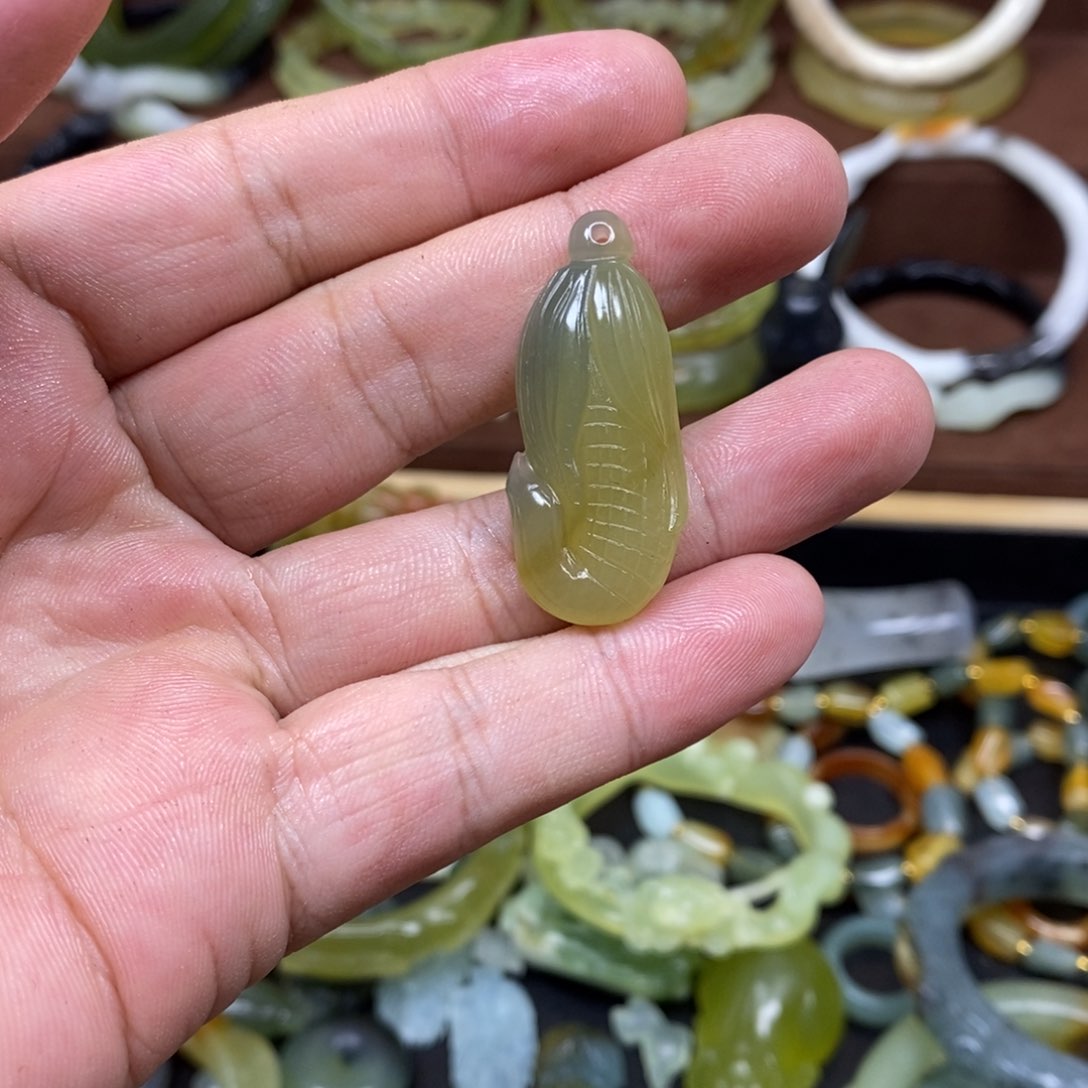 蛇纹石玉吊坠(赠链)未镶嵌