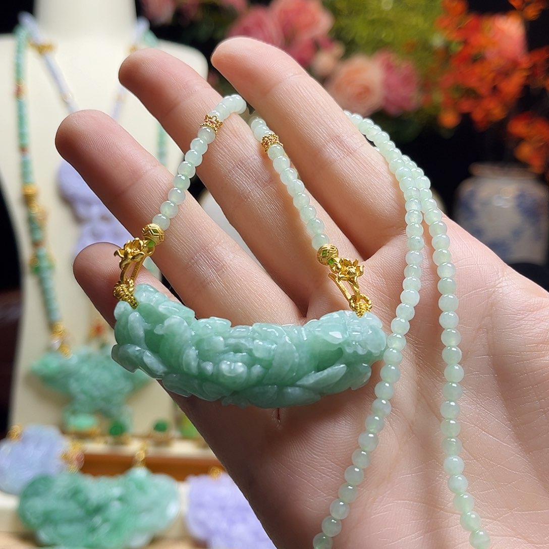 翡翠颈饰未镶嵌绿牡丹