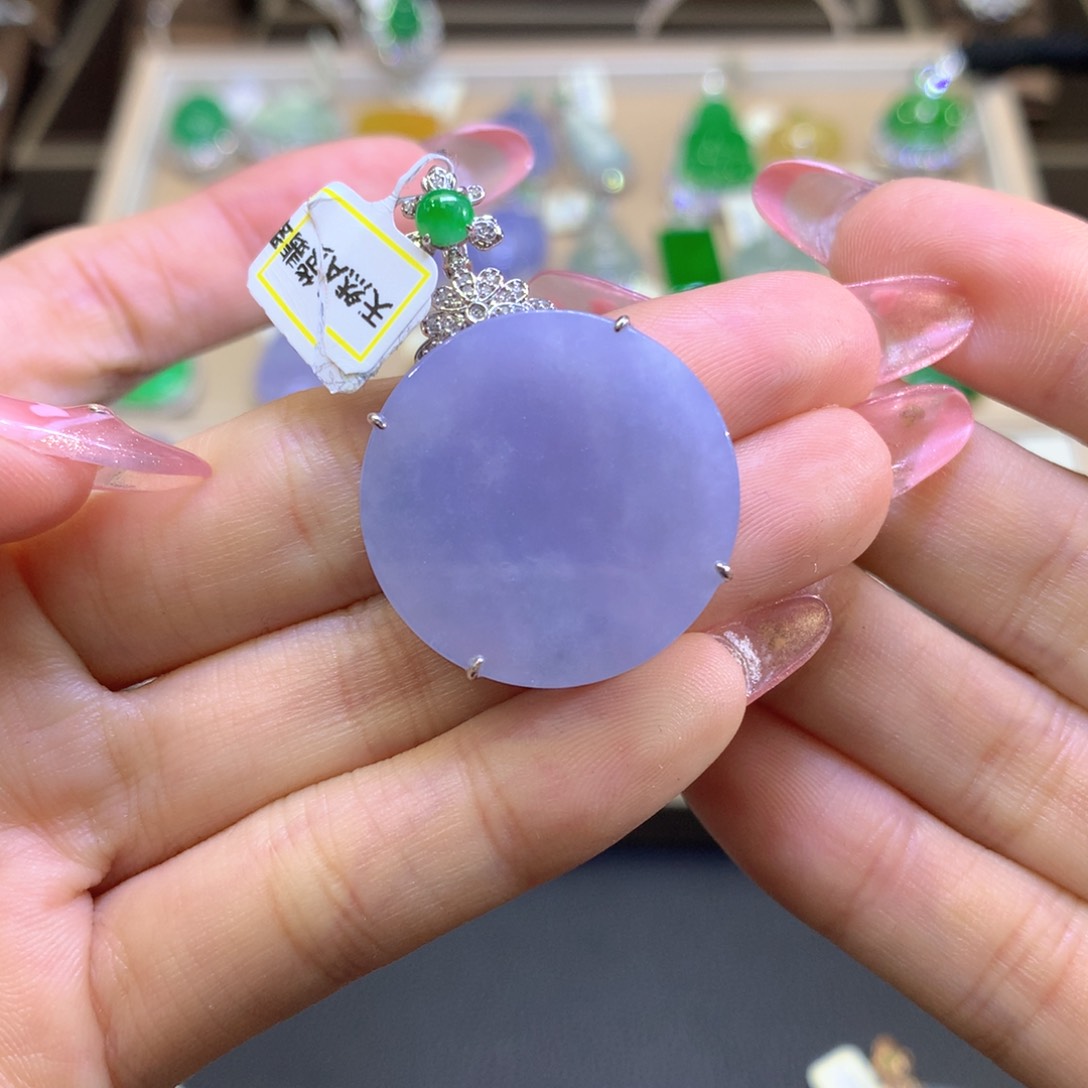 翡翠颈饰18K金镶嵌翡翠吊坠