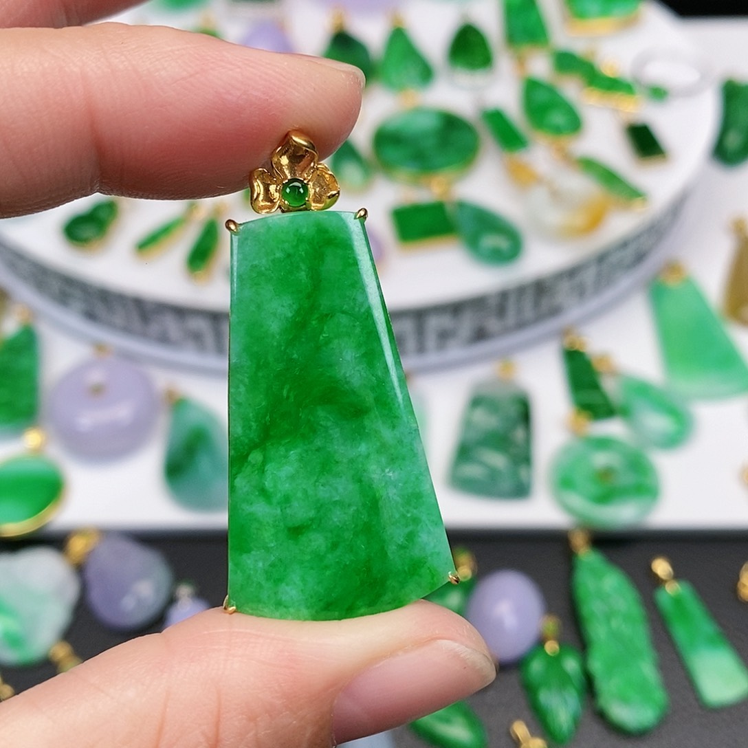 翡翠吊坠(不含链)18K金镶嵌