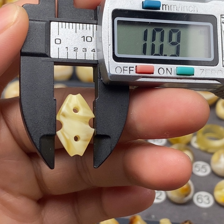 未镶嵌蜜蜡珠宝奇石