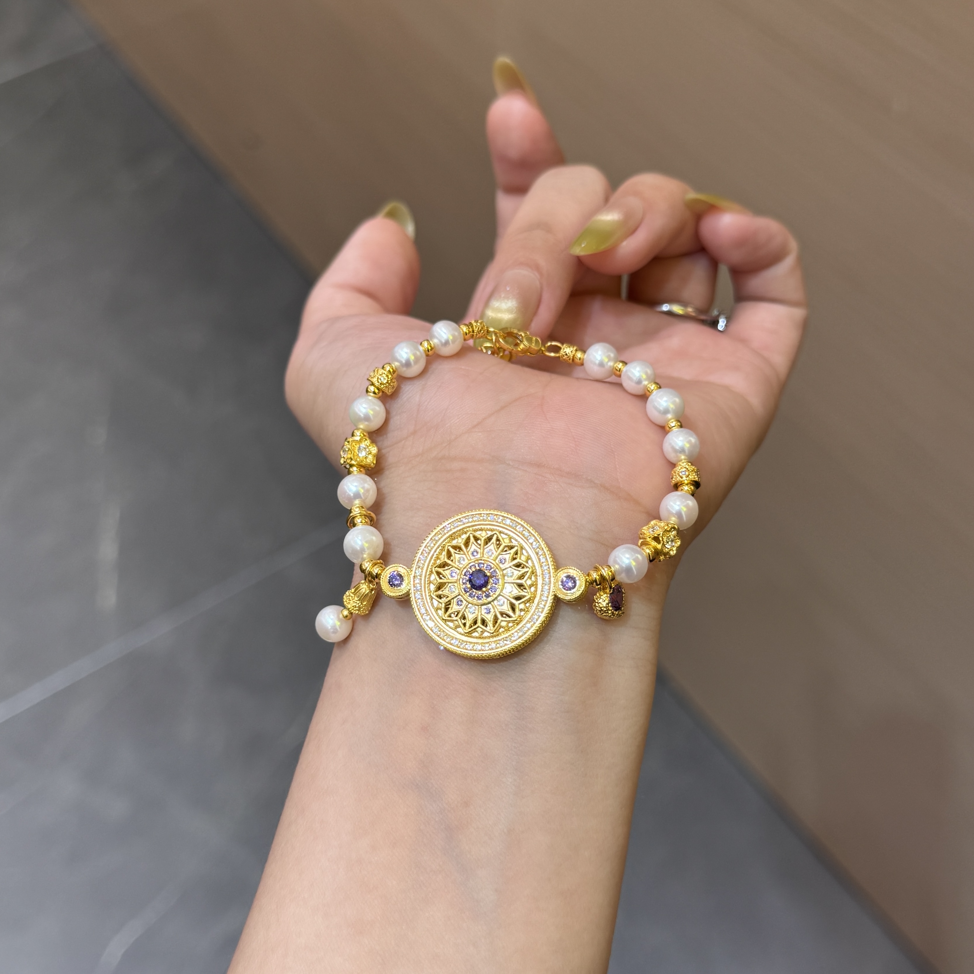 【菠萝珠宝】足金999  时尚时来运转玫瑰花窗手链   金重：23.38克