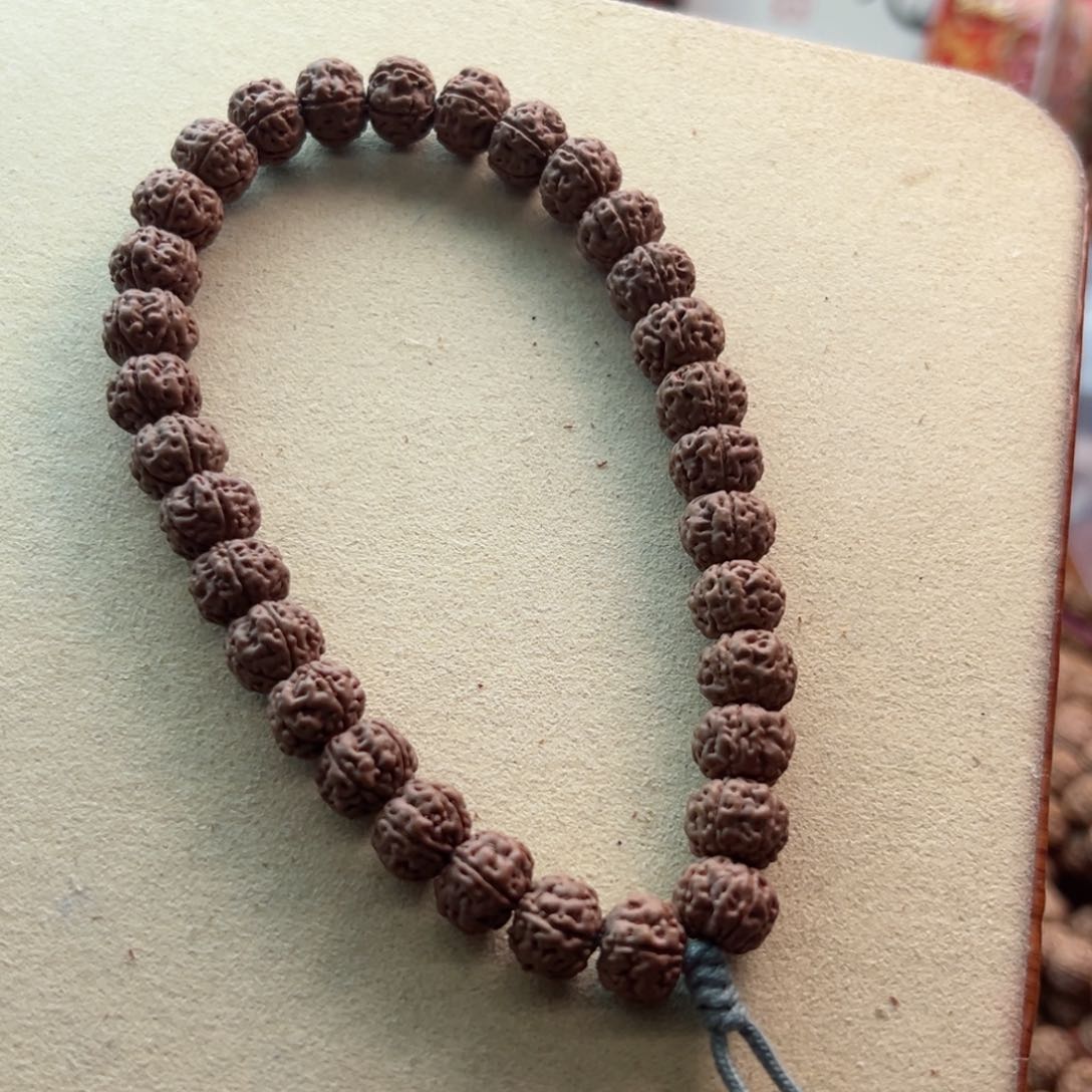 金刚菩提手串R****o勿里达纯血老树王手持