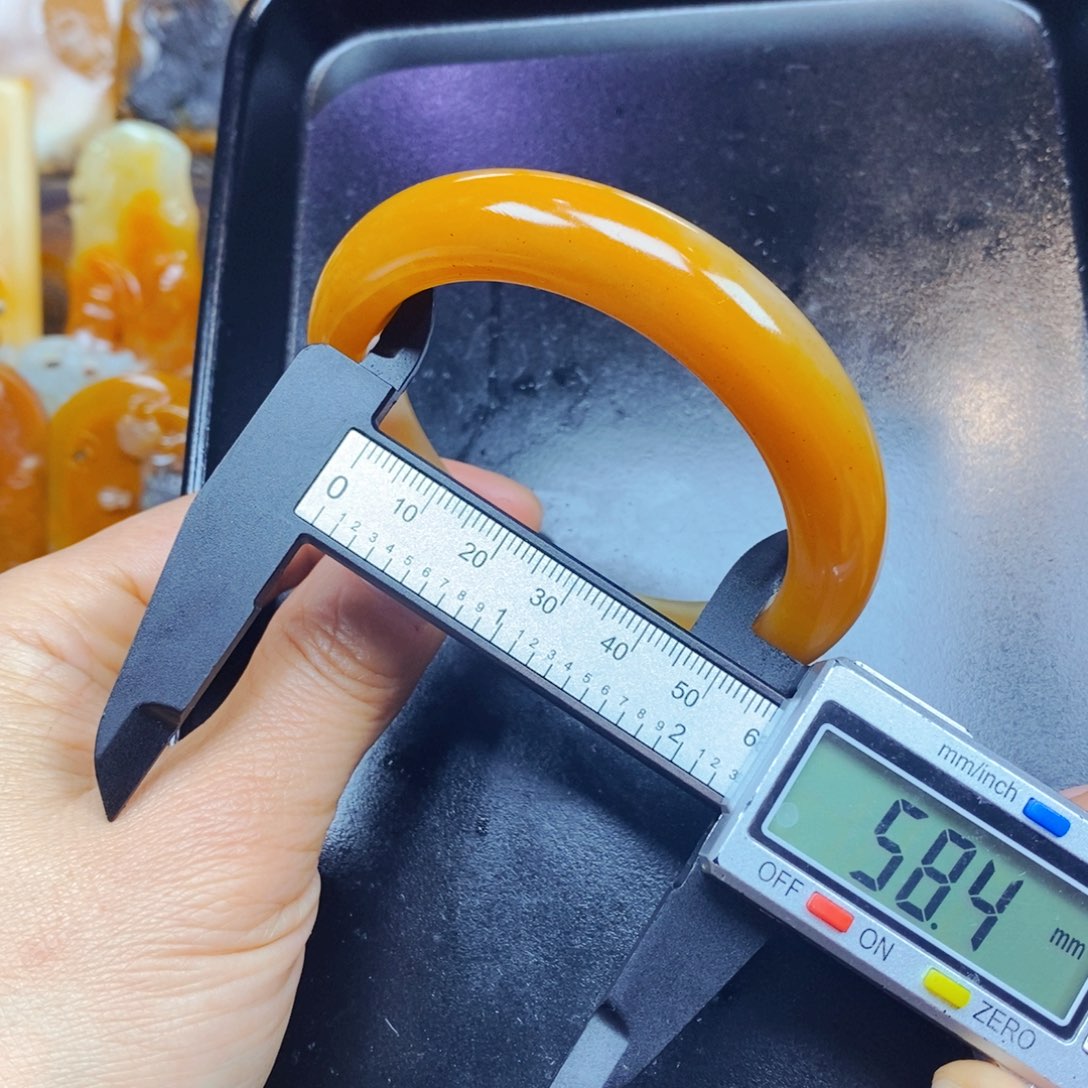 石英质玉（黄龙玉）颈饰未镶嵌