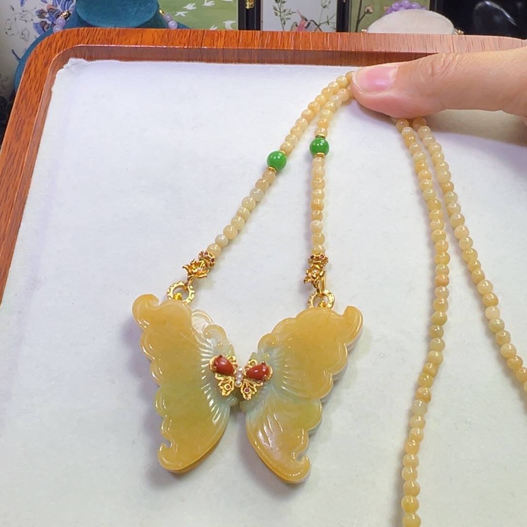 翡翠未镶嵌毛衣链蝴蝶