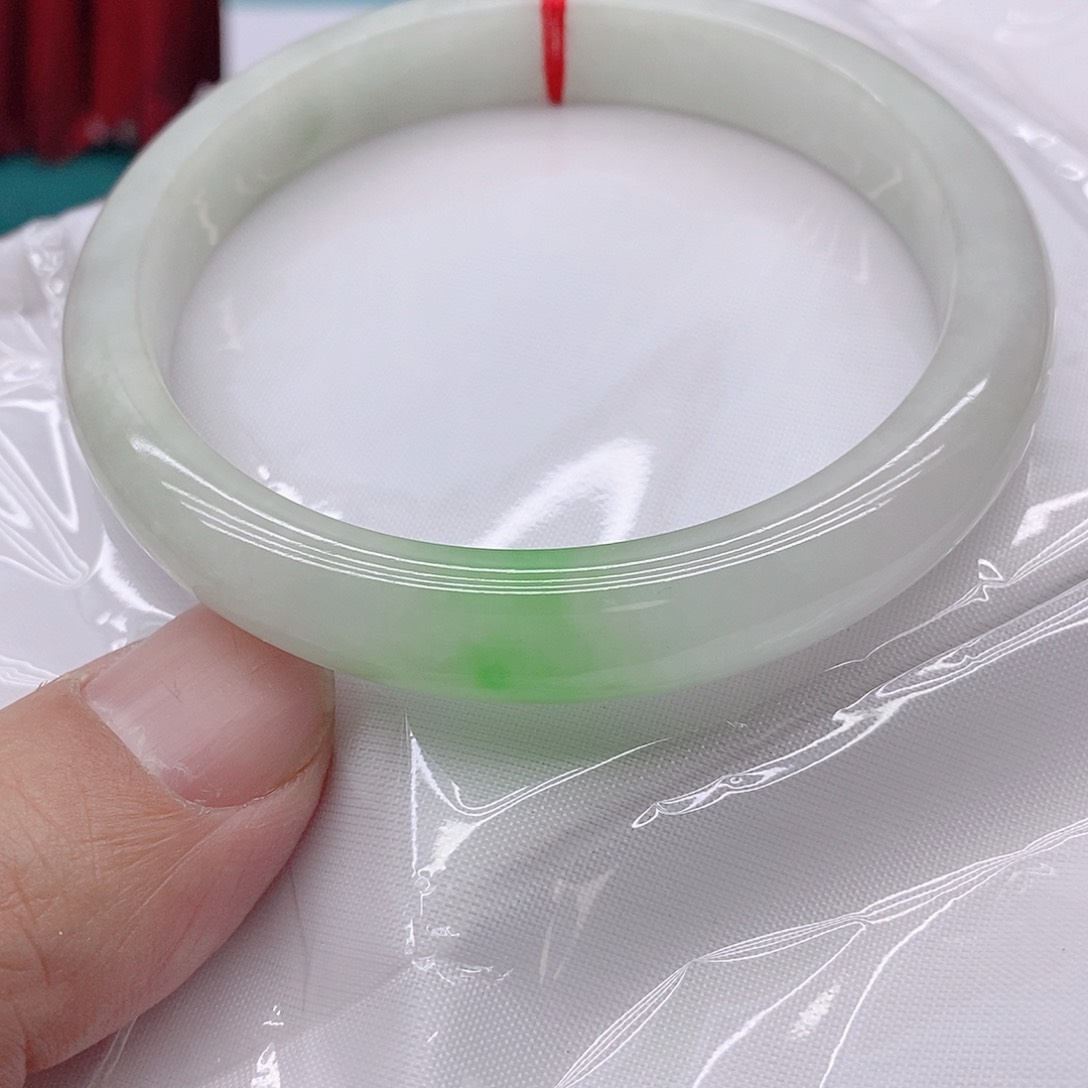 翡翠手镯未镶嵌蝈**?400000000