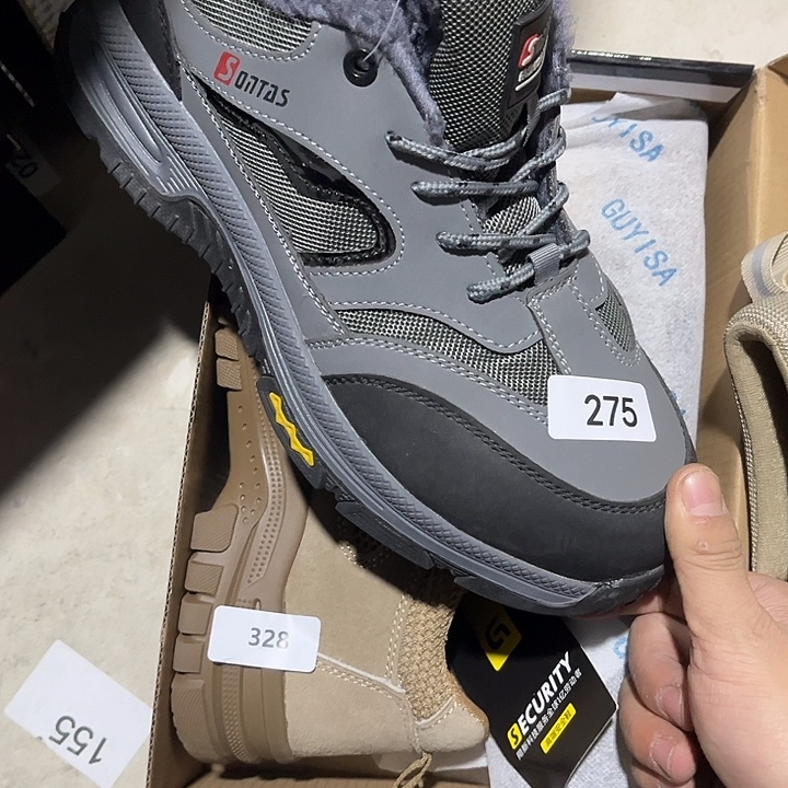 42码，编号275微瑕处理介意勿拍鞋