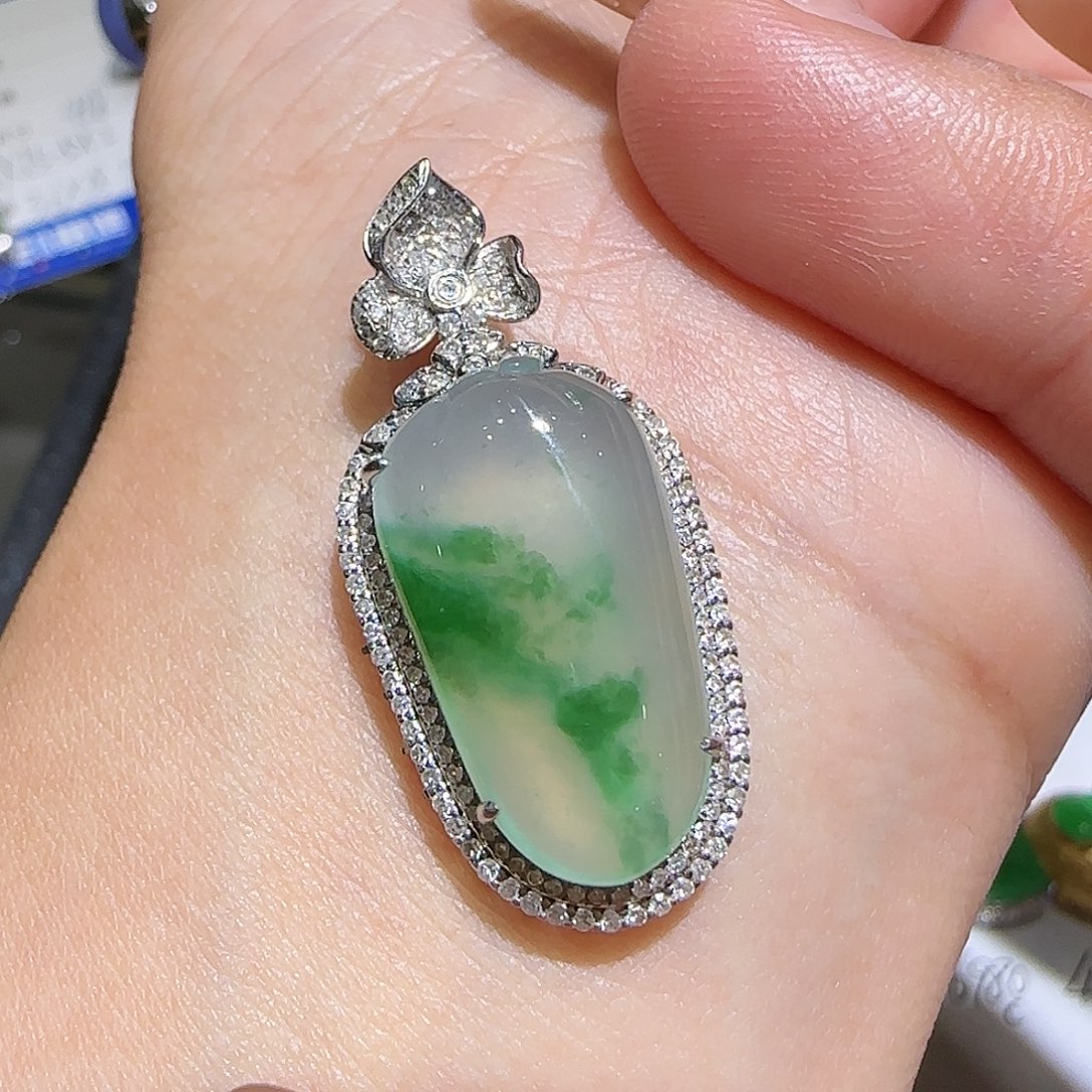 【闪购商品】颈饰18K金镶嵌翡翠天然