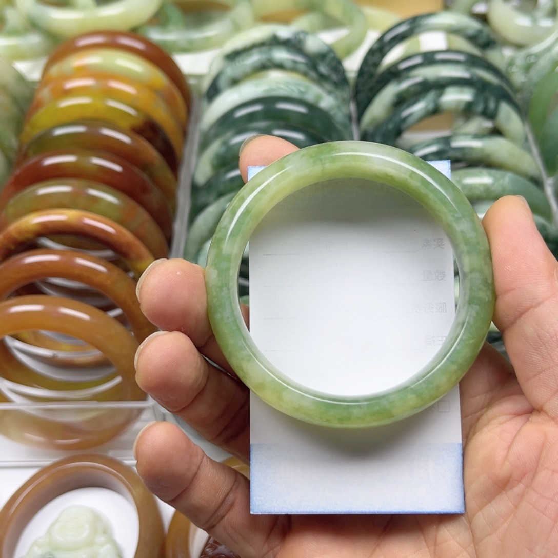 透闪石-蛇纹石玉手镯未镶嵌