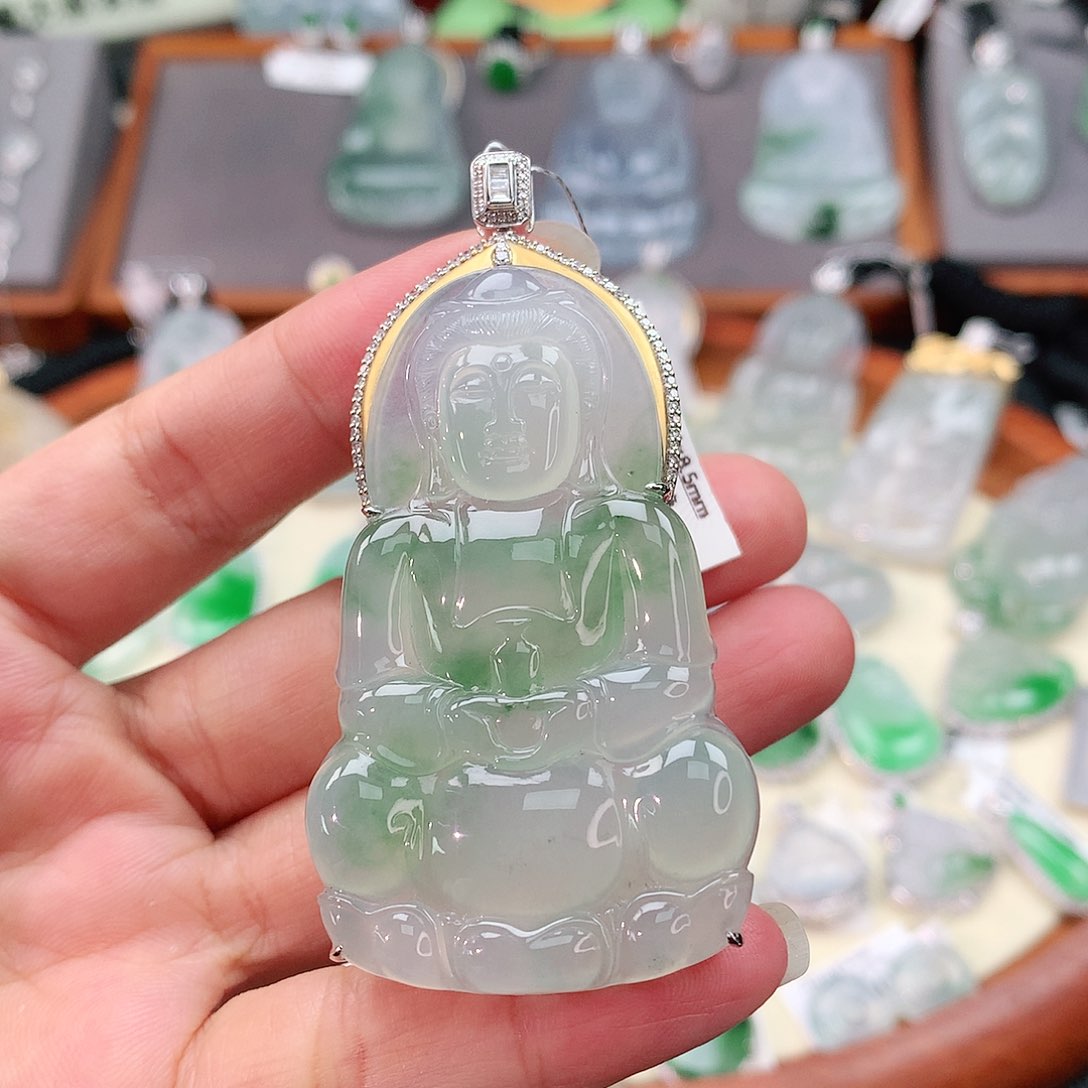 颈饰18K金镶嵌翡翠观音