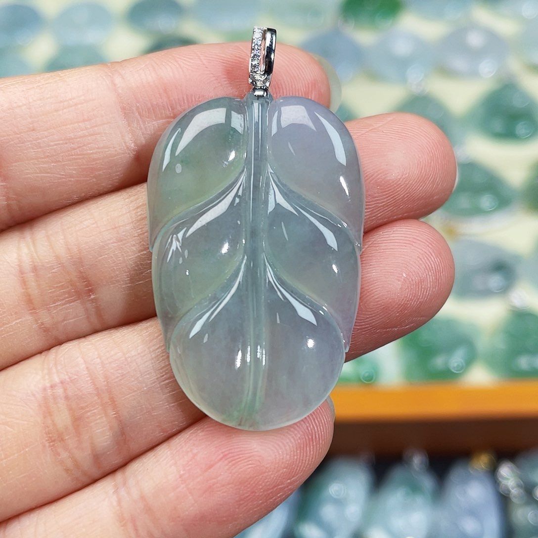 翡翠颈饰18K金镶嵌吊坠