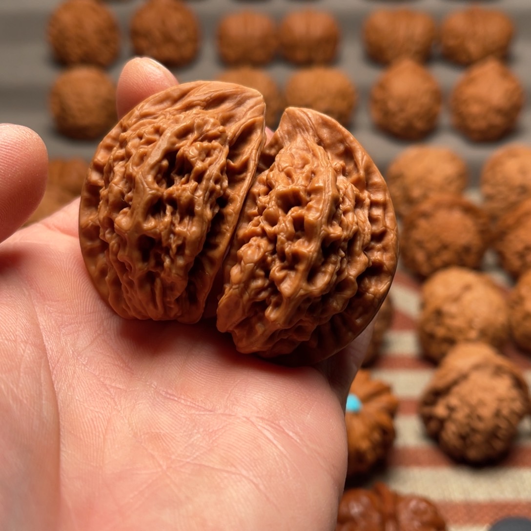 文玩核桃把件野生半壁