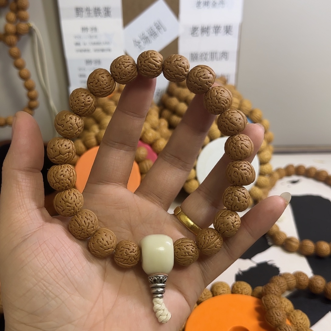 3***2桃核吊坠           