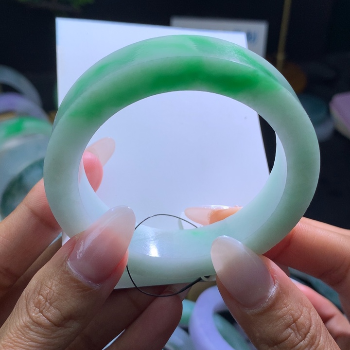 定制翡翠未镶嵌翡翠手镯