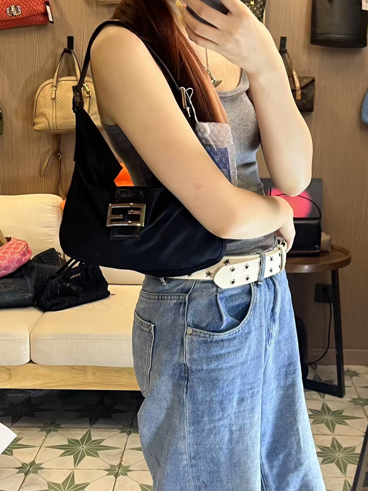 95新 FENDI/芬迪 MSW222/芬迪腋下牛角包随性黑色95新