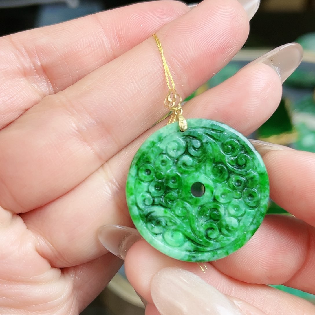 翡翠颈饰18K金镶嵌吊坠