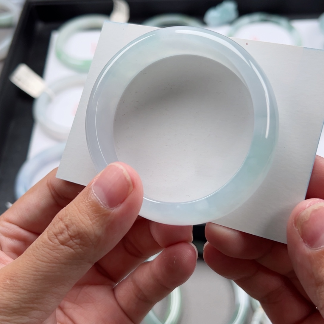 翡翠手镯未镶嵌56.9*52.2*14.3*6.9