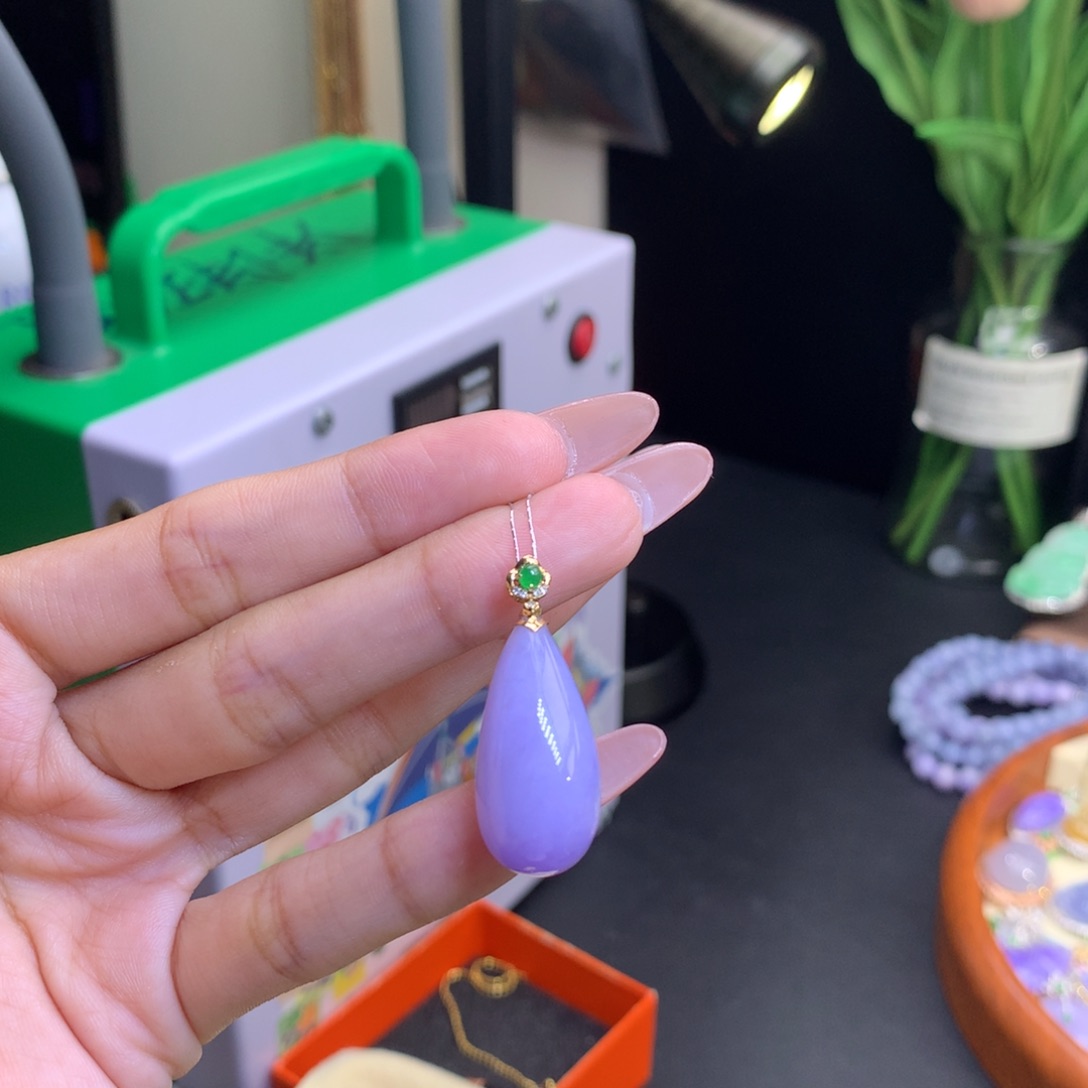 翡翠18K金镶嵌颈饰