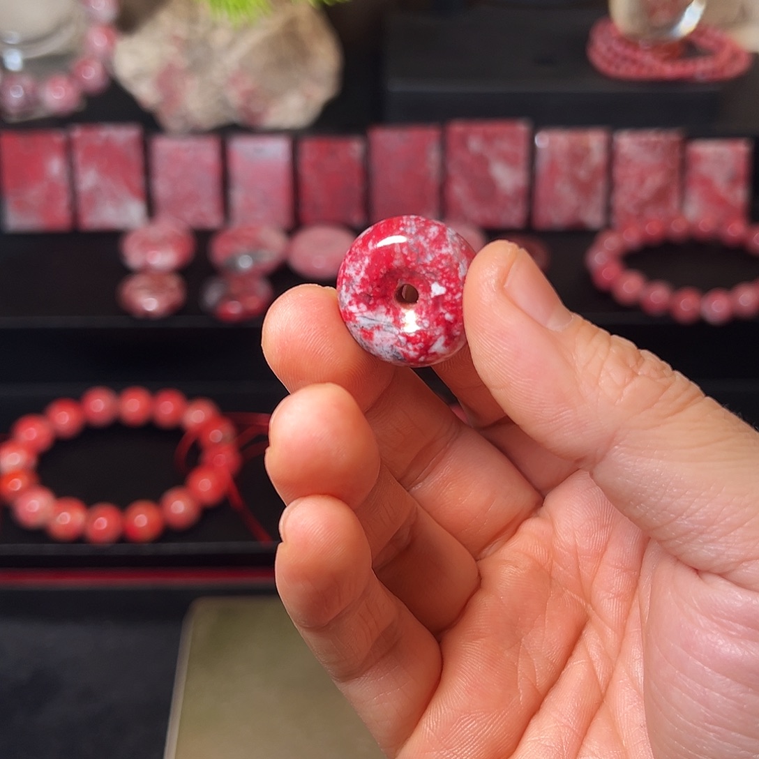 六***哥天然辰砂原石平安扣