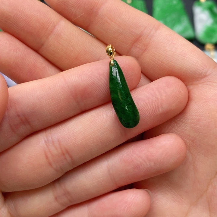 翡翠未镶嵌颈饰吊坠