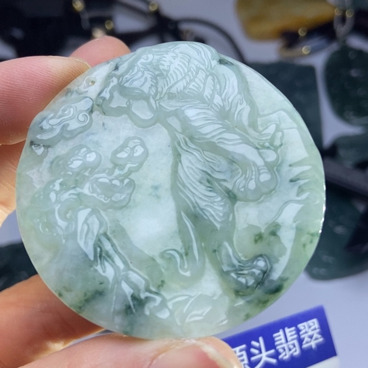 翡翠颈饰未镶嵌翡翠