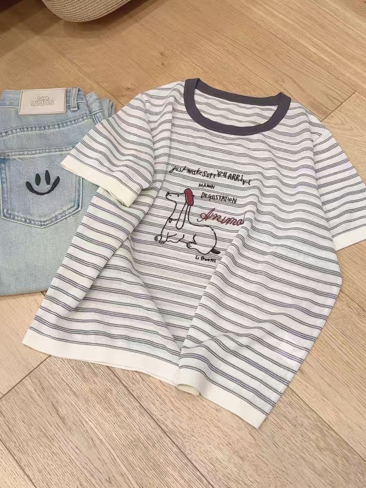 七言家巨好看！ 卡通长耳狗条纹撞色艺术短袖@