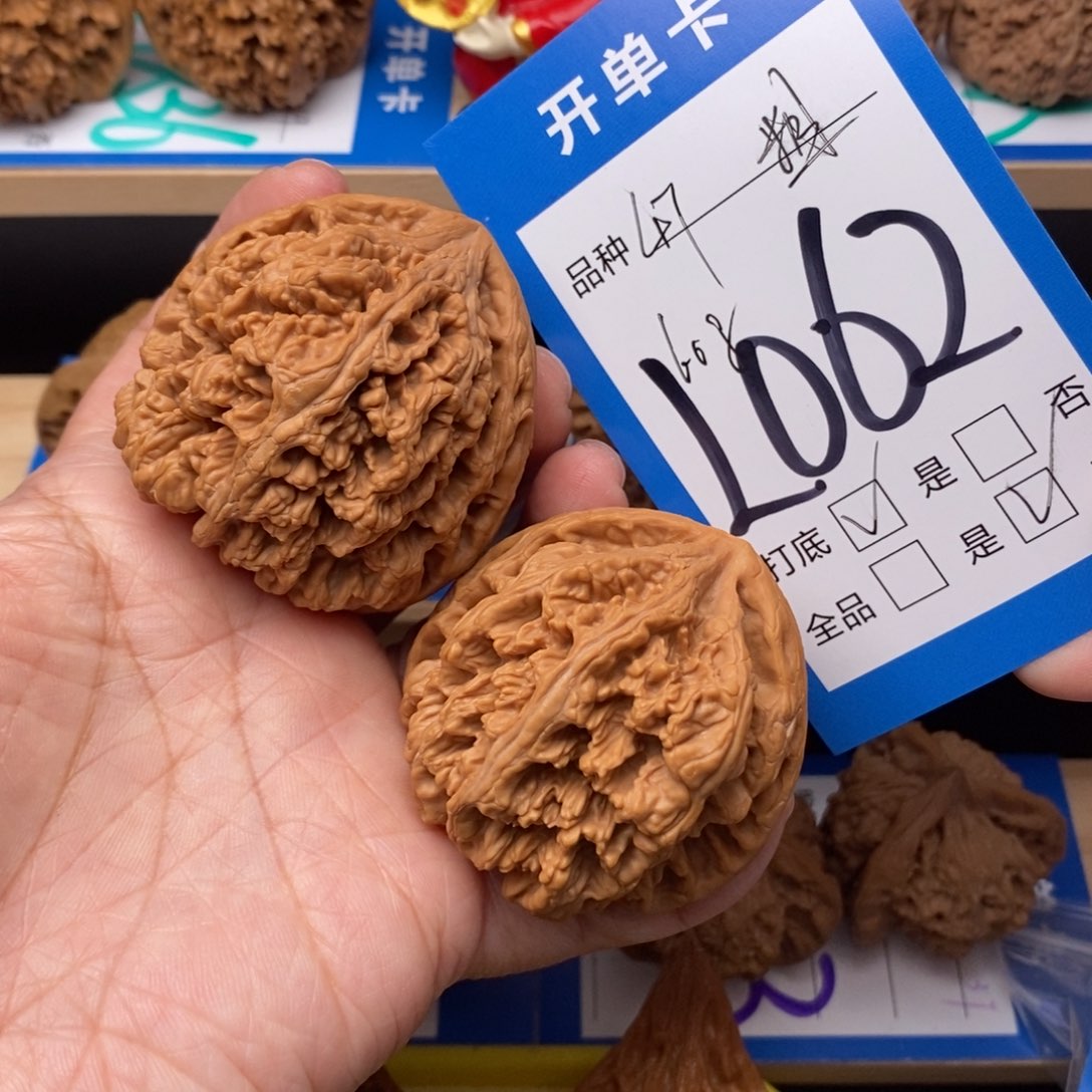 文玩核桃吊坠师***！粗筋核桃