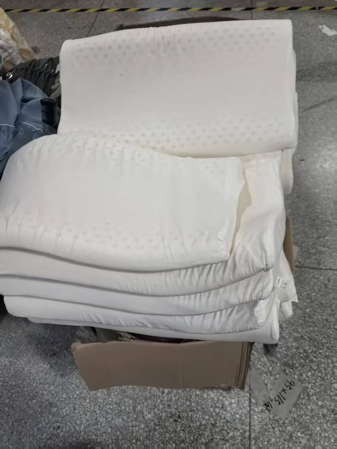 《厚广家》3楼25×45白色全棉外套乳胶枕枕芯 发1个 薄款微瑕疵