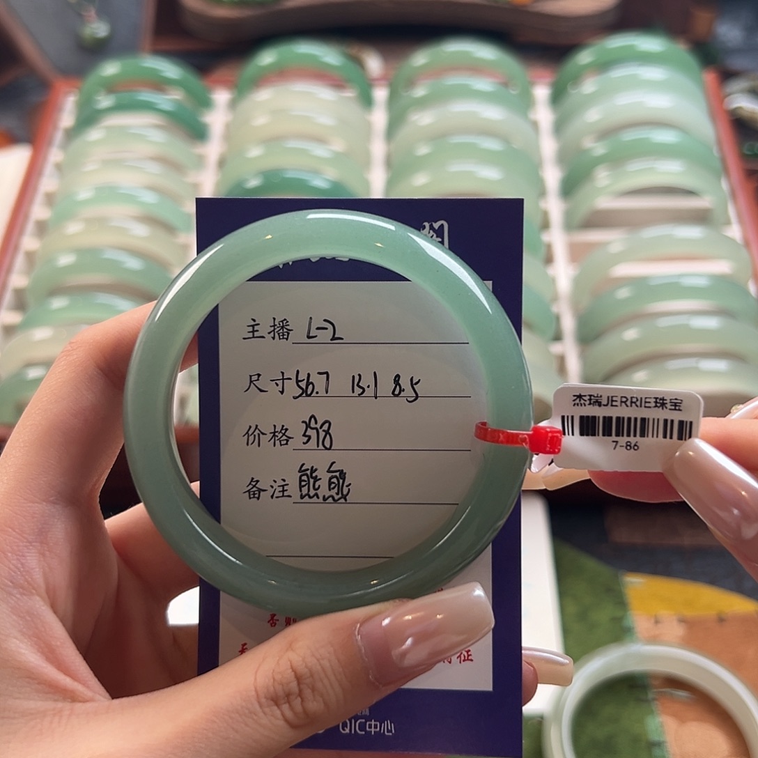 未镶嵌手镯石英质玉